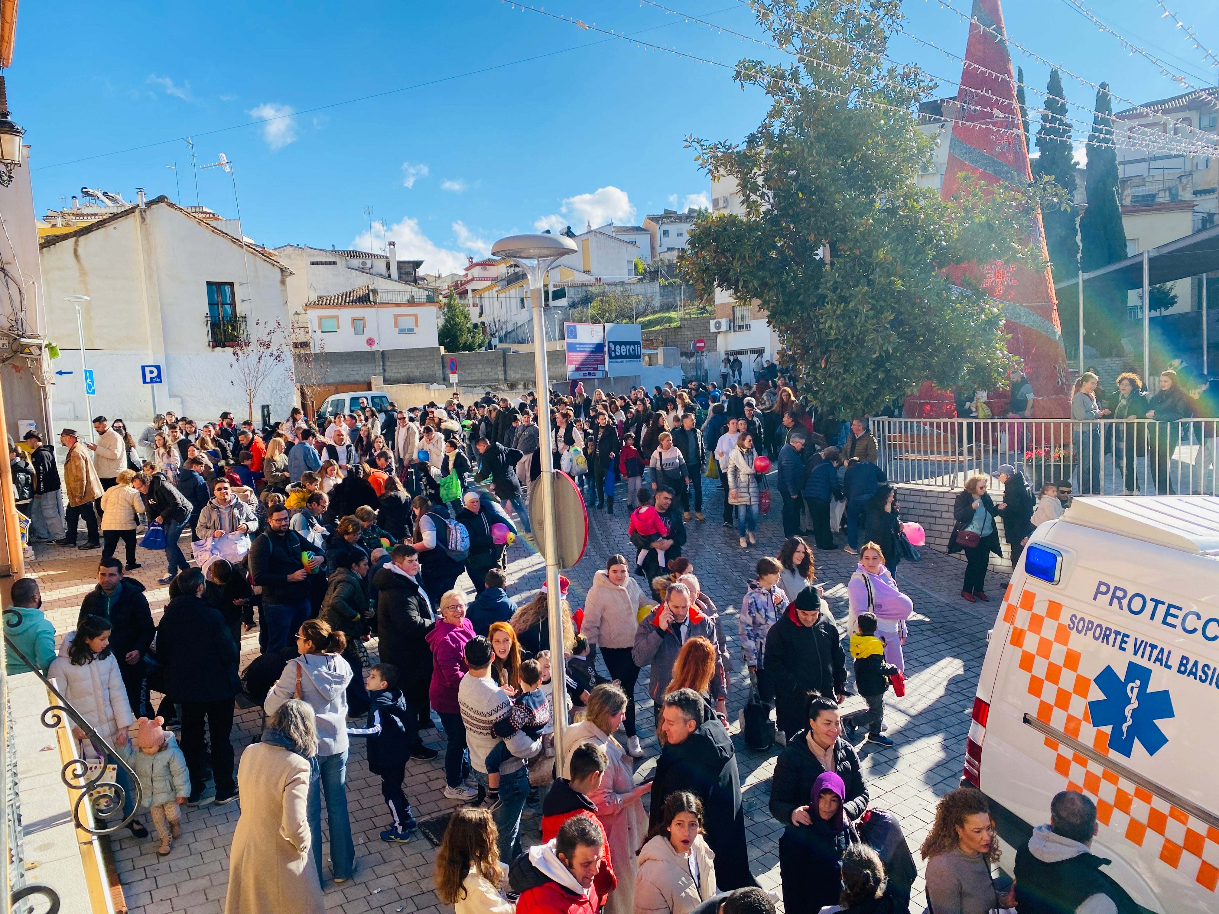 El sol ilumina la Cabalgata de Huétor Vega