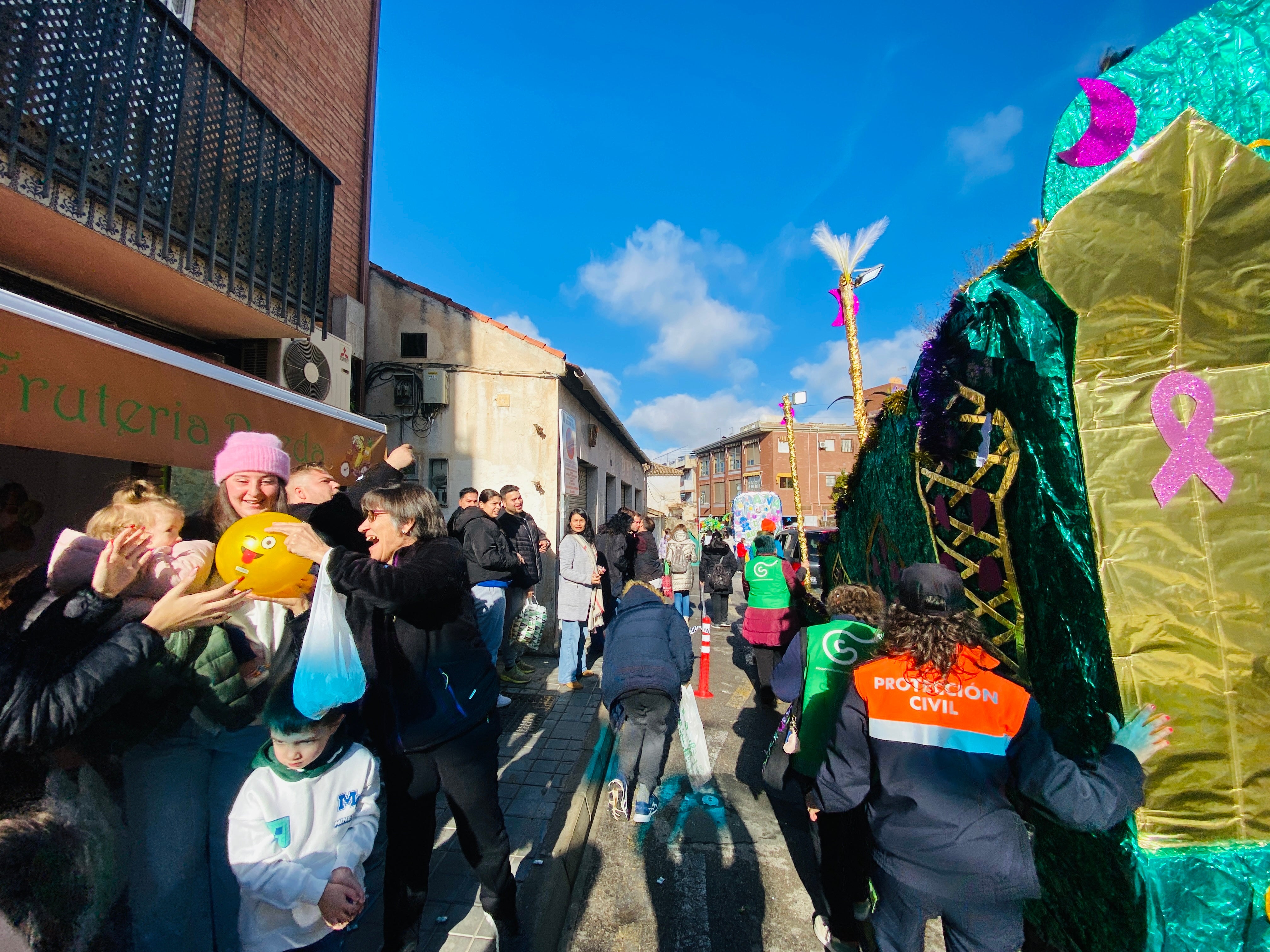 El sol ilumina la Cabalgata de Huétor Vega