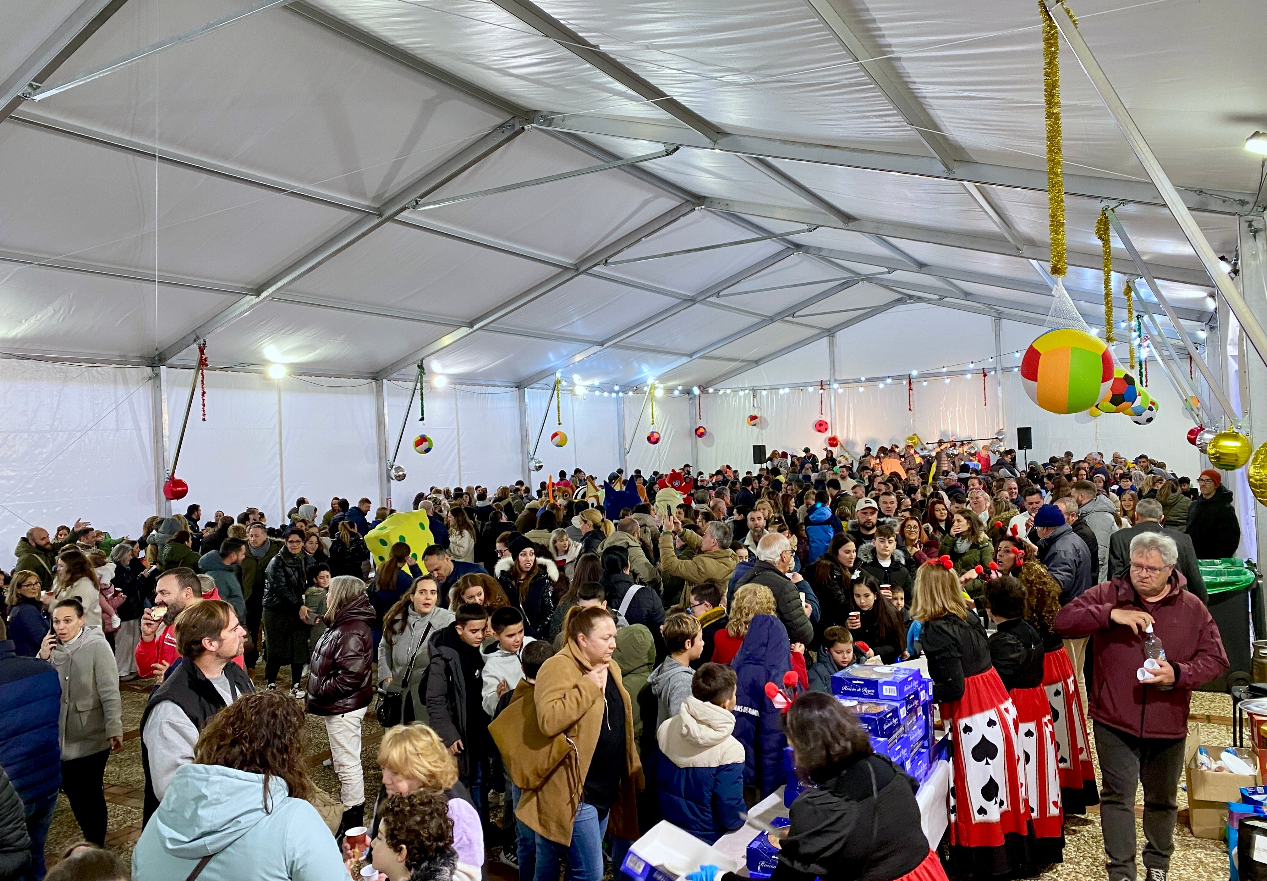 Los Reyes Magos llenan la carpa de Huerta Cercada en Huétor Vega