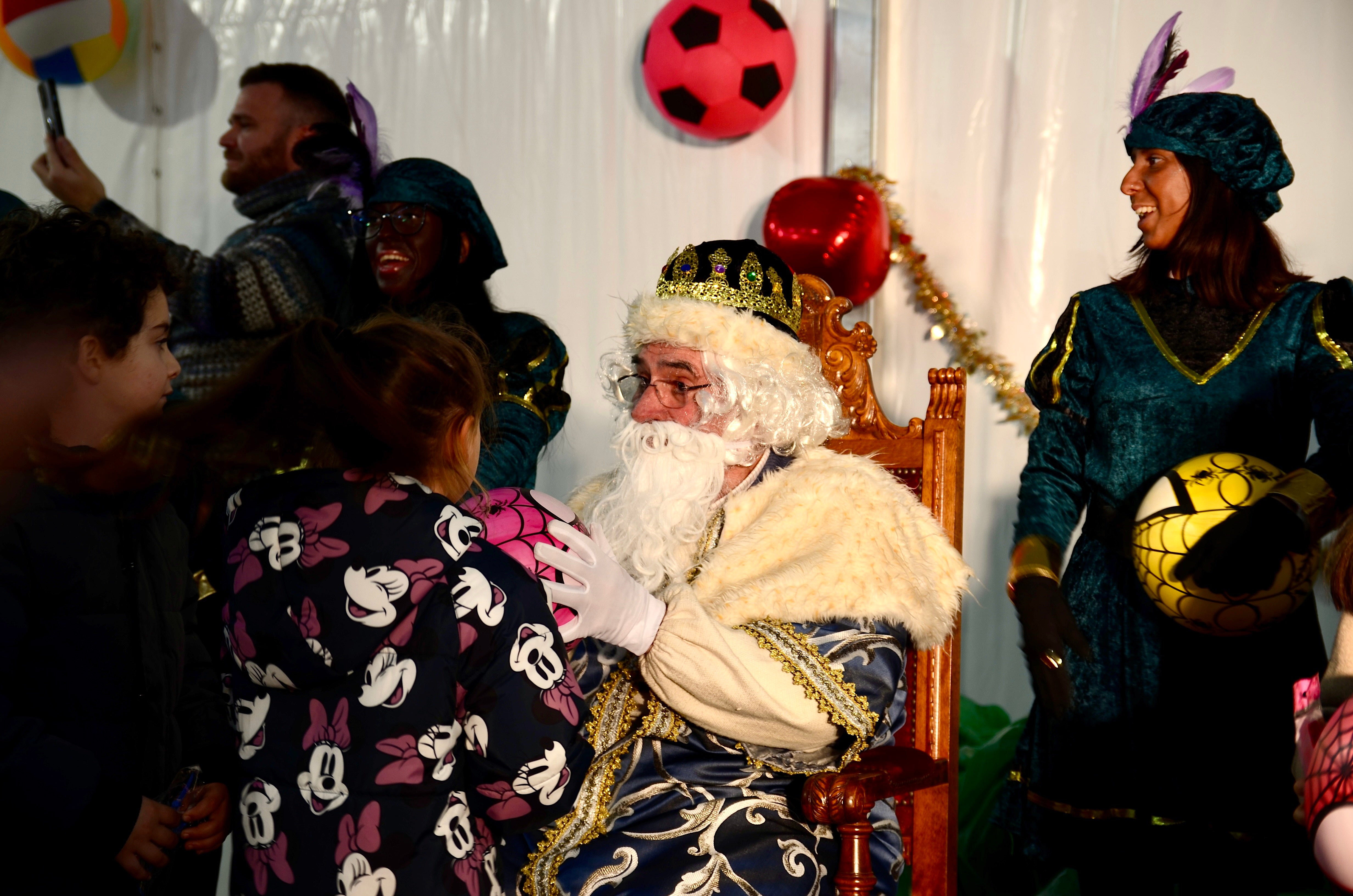 Los Reyes Magos llenan la carpa de Huerta Cercada en Huétor Vega