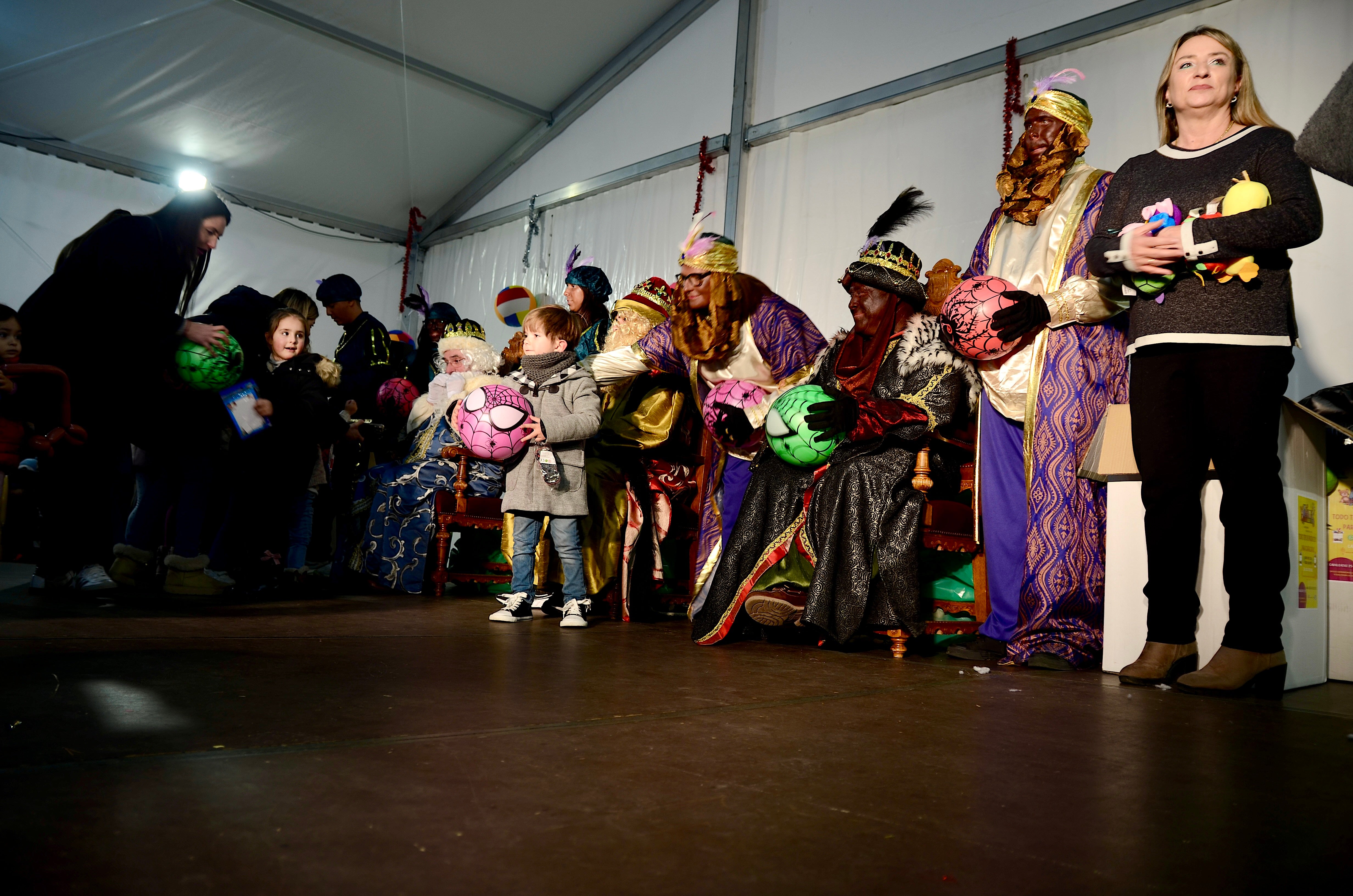 Los Reyes Magos llenan la carpa de Huerta Cercada en Huétor Vega