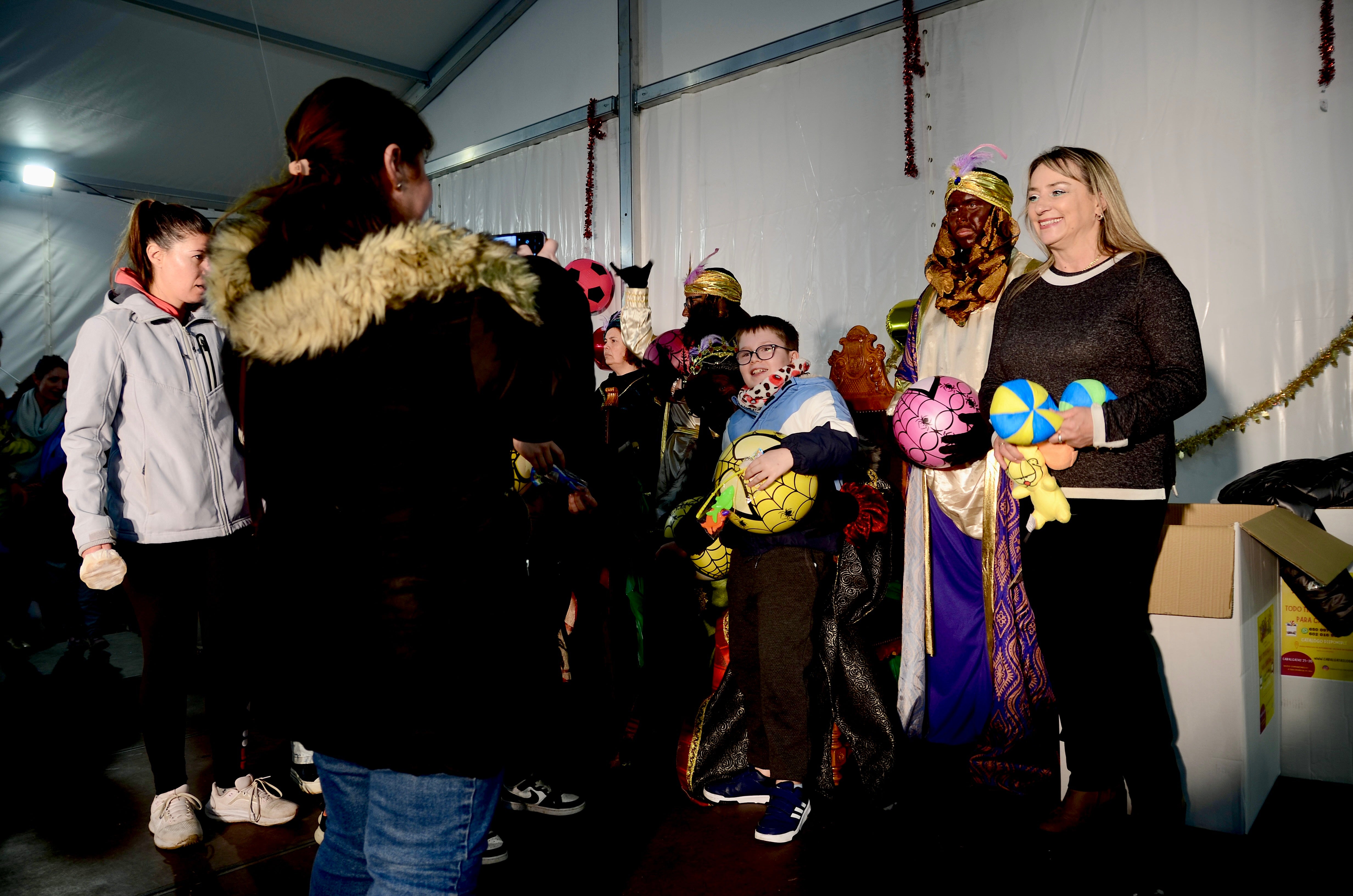 Los Reyes Magos llenan la carpa de Huerta Cercada en Huétor Vega