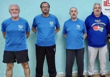 A la izquierda, el equipo hueteño del grupo 2 de División de Honor andaluza, en Motril.