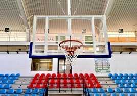 Una de las nuevas canastas en el pabellón La Libertad de Huétor Vega.