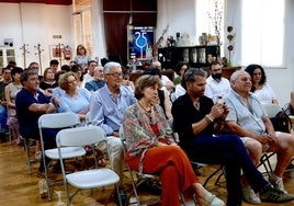 Acto de entrega de los premios culturales de Huétor Vega en 2025.