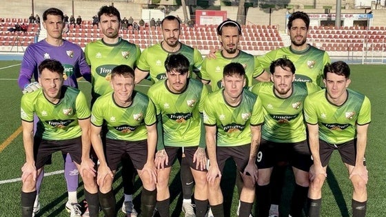Traspié del CD Huétor Vega ante un competitivo Torredonjimeno