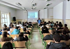 El taller 'Cegadas de amor: mitos del amor romántico', en el IES Los Neveros.