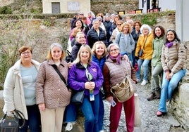 Grupo de mujeres de Huétor Vega, en la ruta guiada por Granada.
