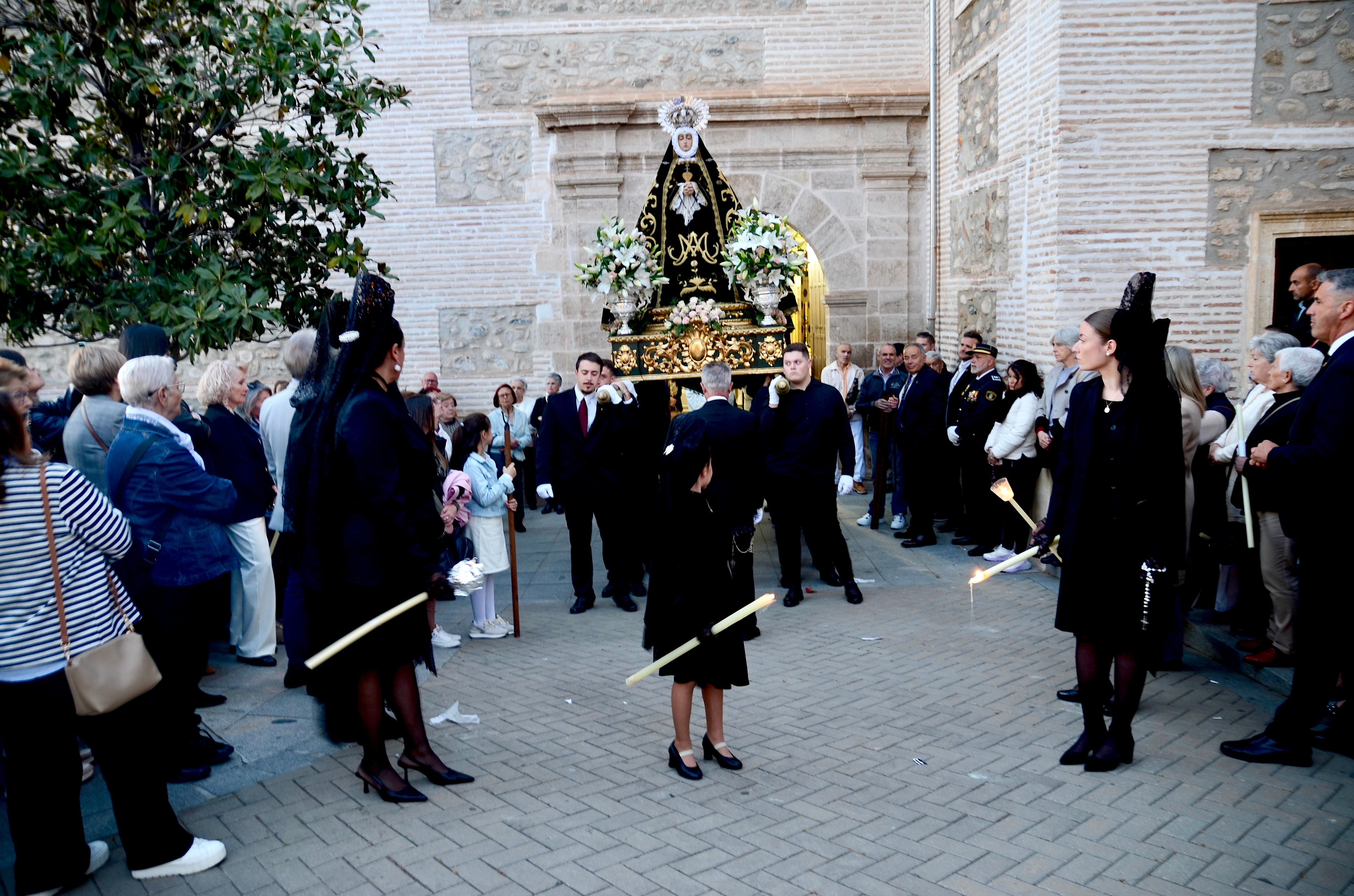 El Jueves Santo suena a saeta en Huétor Vega