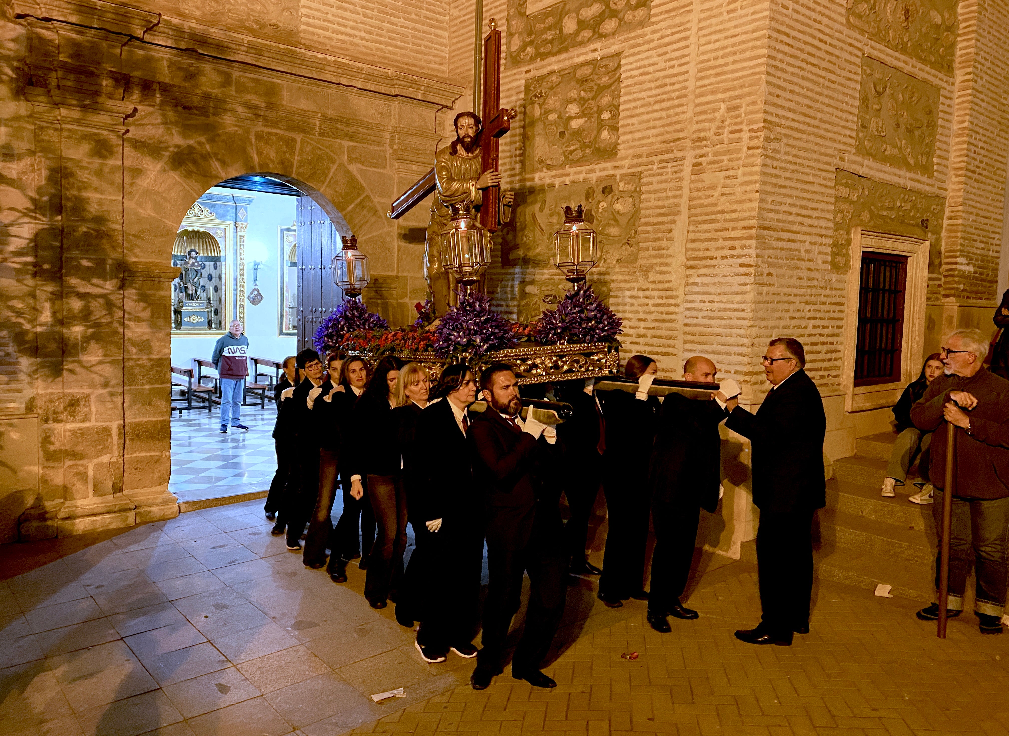 El Jueves Santo suena a saeta en Huétor Vega