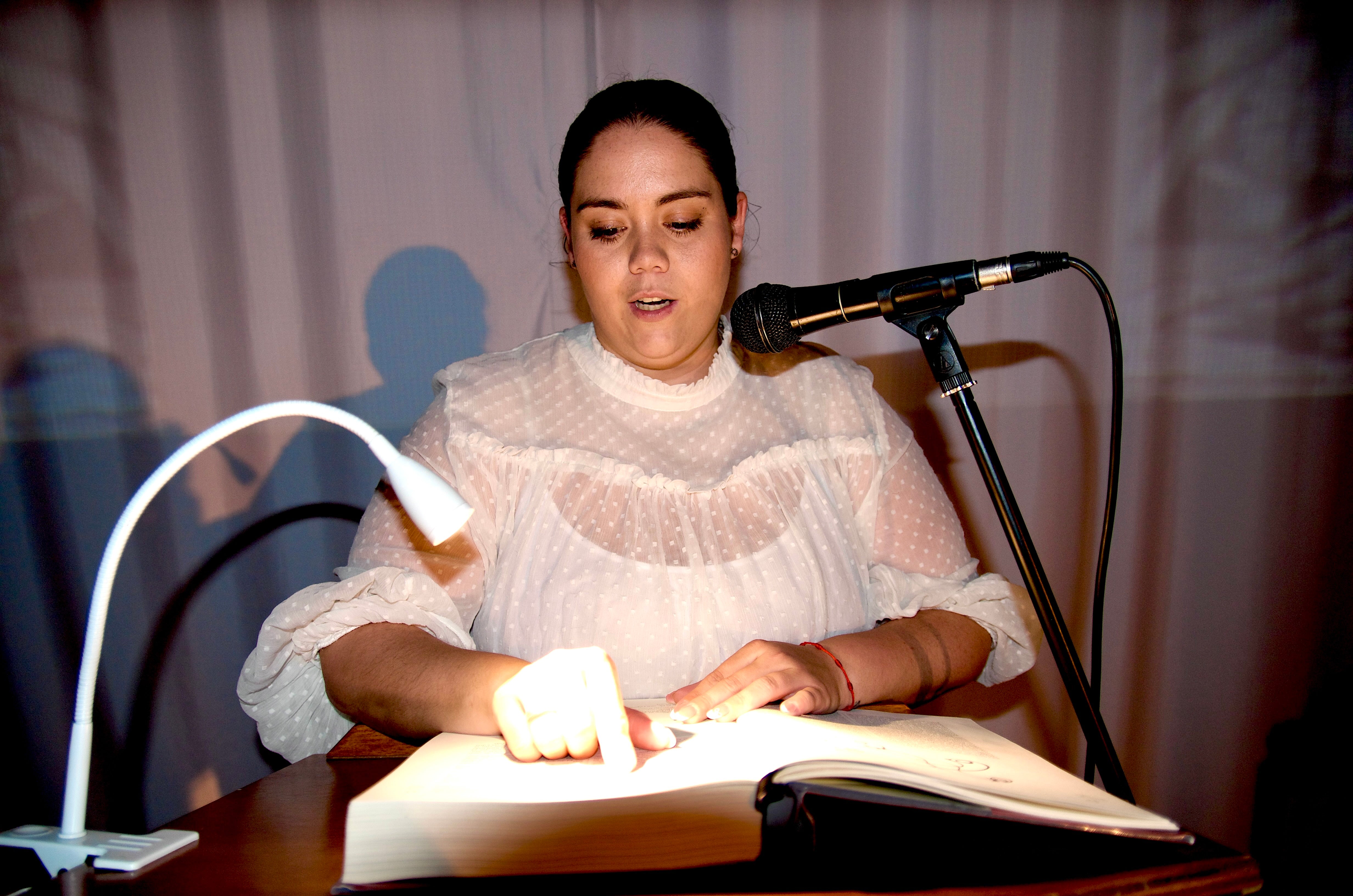 Huétor Vega lee 'El Quijote' en el Centro Huerta Cercada