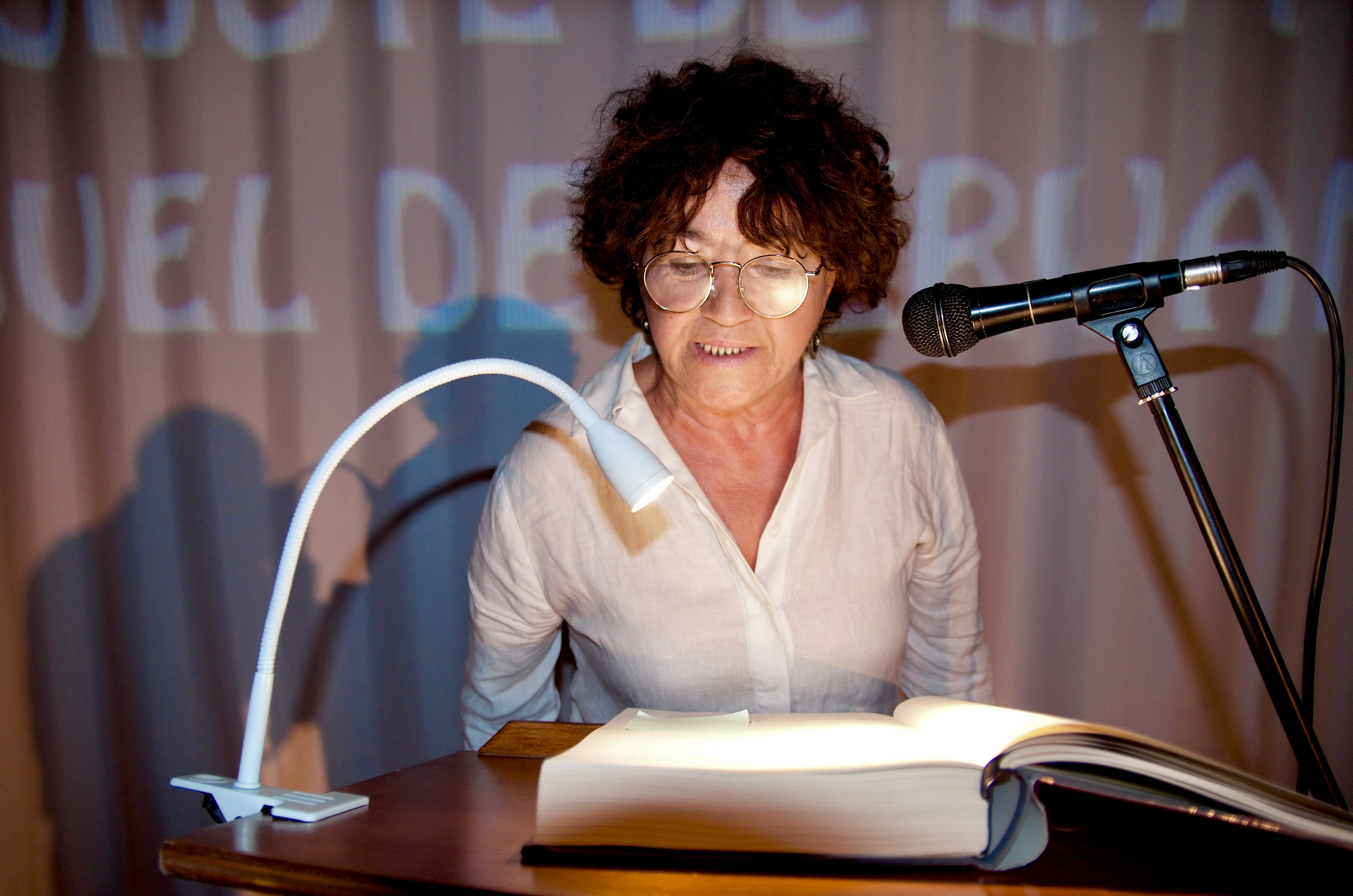 Huétor Vega lee 'El Quijote' en el Centro Huerta Cercada