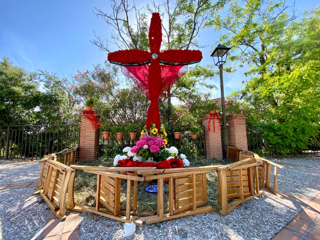 Huétor Vega saborea el ambiente de cruces
