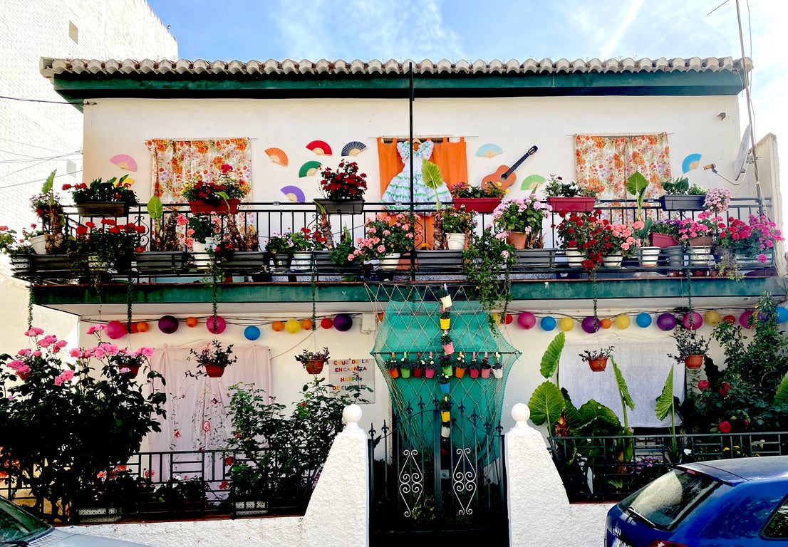 Huétor Vega saborea el ambiente de cruces
