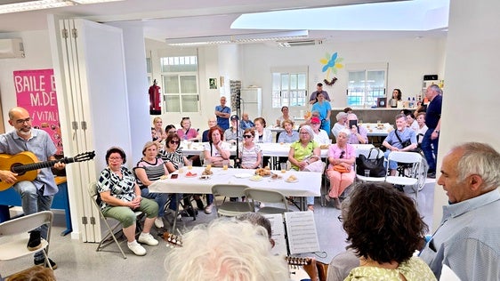 El taller municipal de ‘musicoterapia’ de Huétor Vega cierra el curso con un desayuno especial