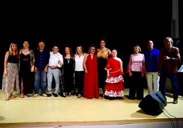 Los protagonistas de la gala solidaria, en el Centro Social La Nava.