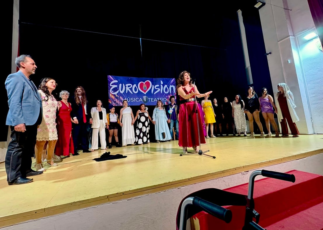 Vecinos que brillan como estrellas: Huétor Vega recrea la magia de Eurovisión