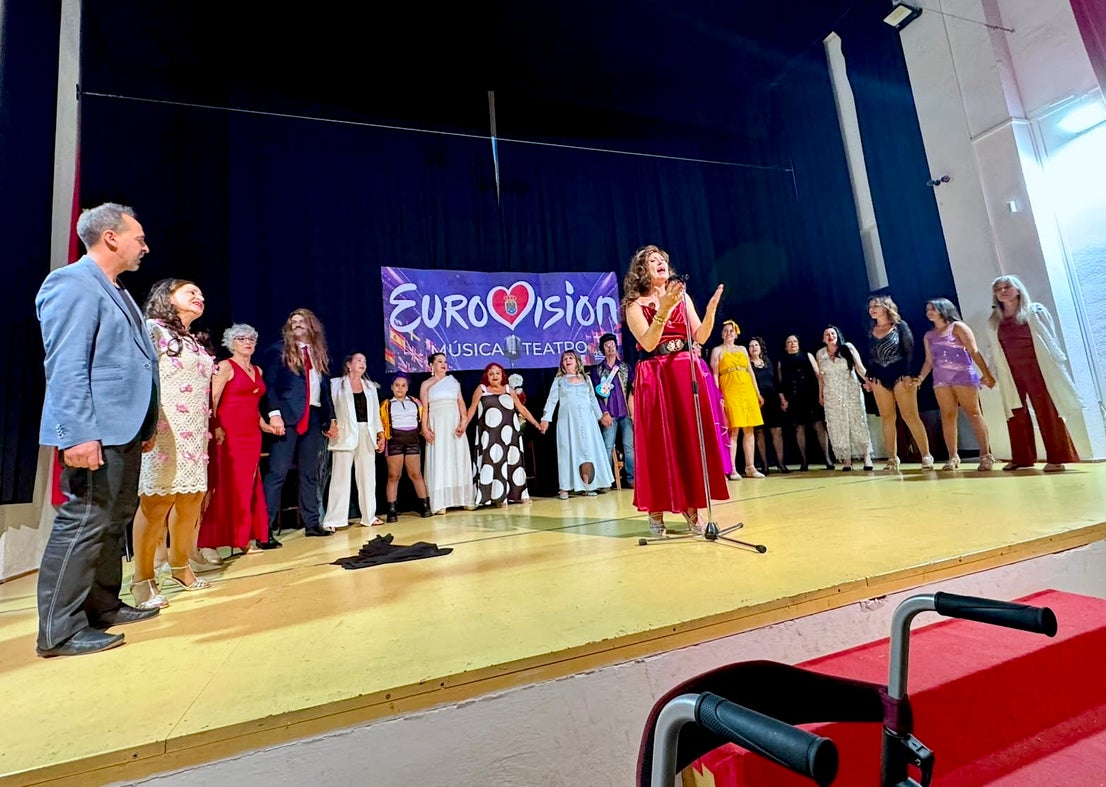 Vecinos que brillan como estrellas: Huétor Vega recrea la magia de Eurovisión