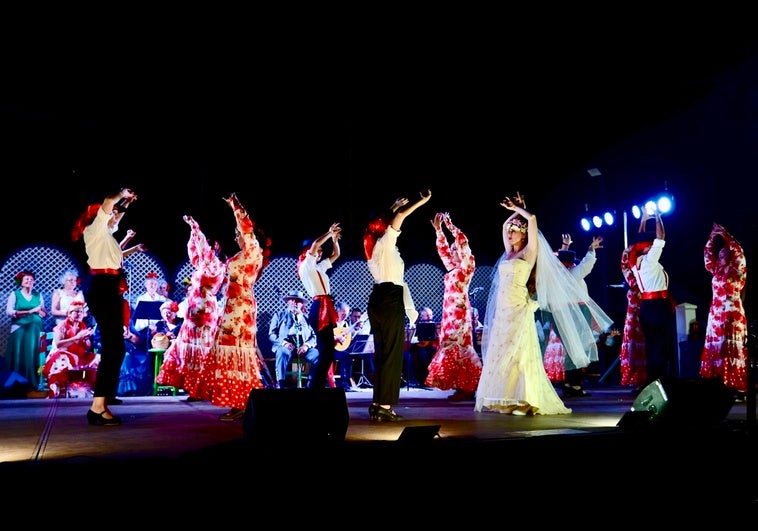El estreno de ‘Boda gitana’, en el Certamen de Agrupaciones de Pulso y Púa de Huétor Vega.