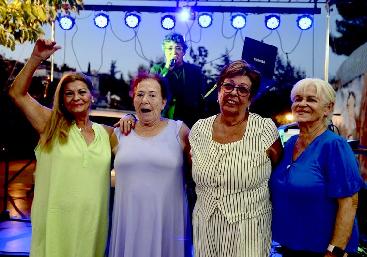 Actuación de Juan Espigares en la primera verbena del verano en Huétor Vega.