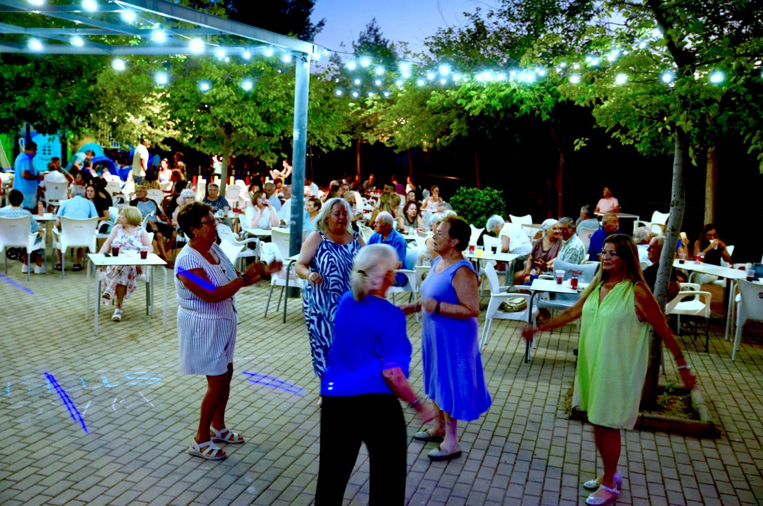 Huétor Vega baila en su verbena de verano