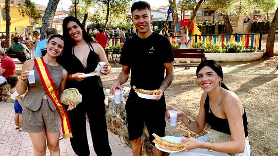 Desayuno popular en Huétor Vega: chocolate con churros a ritmo de charanga