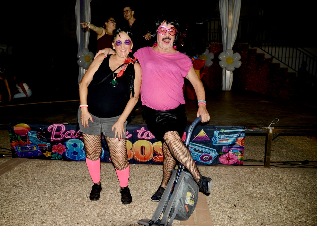 Fiesta Ochentera en Huétor Vega: rímel, tupés y lentejuelas