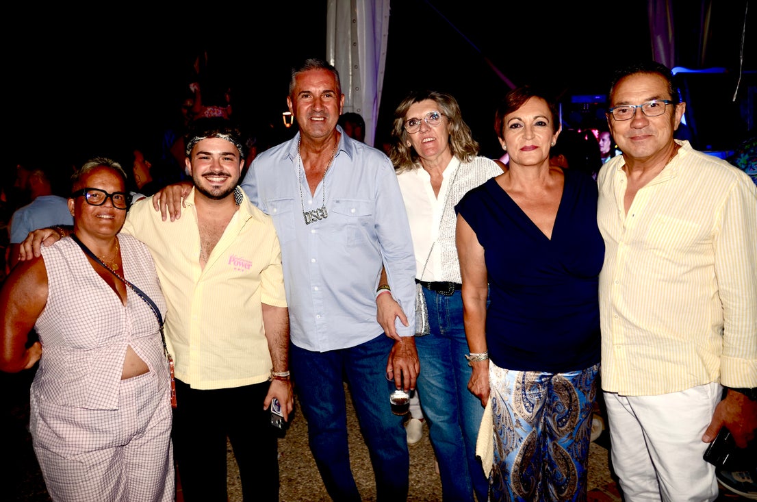 Fiesta Ochentera en Huétor Vega: rímel, tupés y lentejuelas
