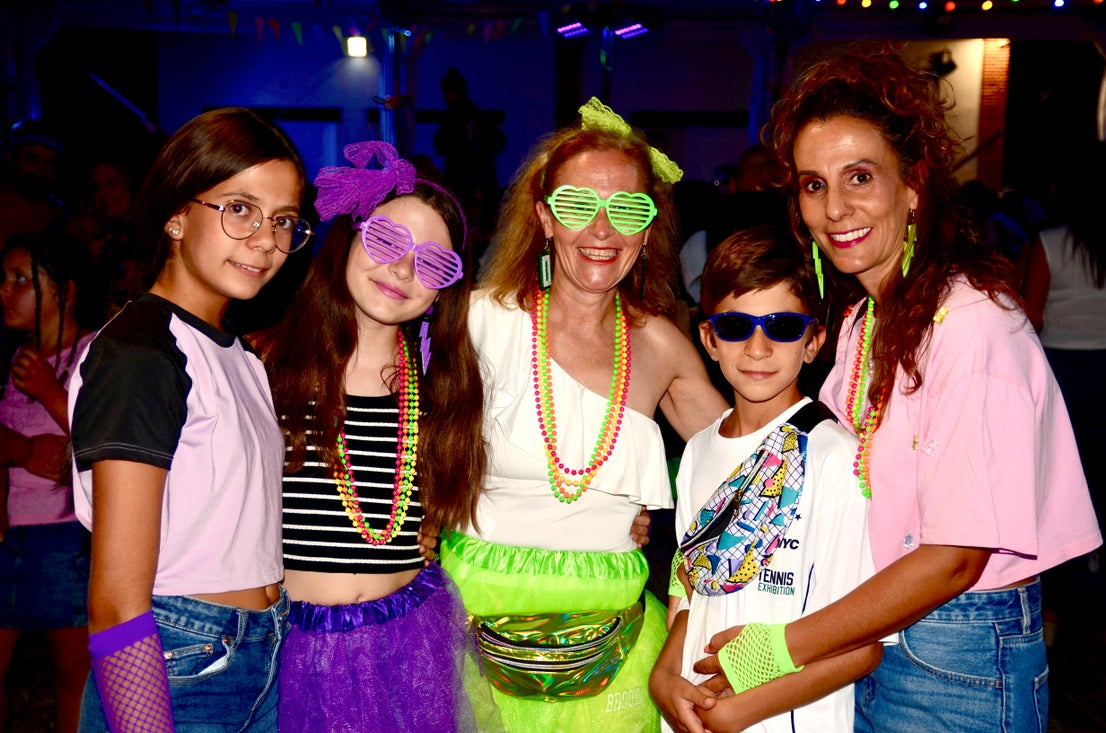 Fiesta Ochentera en Huétor Vega: rímel, tupés y lentejuelas