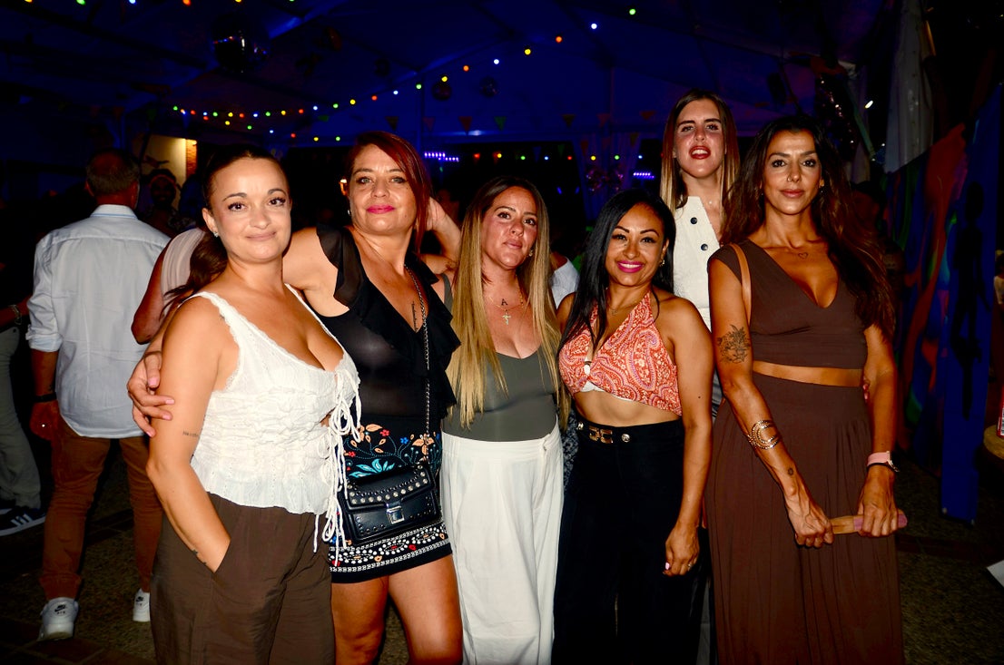 Fiesta Ochentera en Huétor Vega: rímel, tupés y lentejuelas