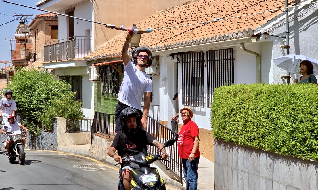 Cintas en moto y en bici en Huétor Vega