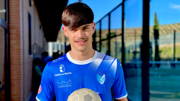 Un Primera División de fútbol sala ficha al internacional hueteño de 17 años Víctor Robles