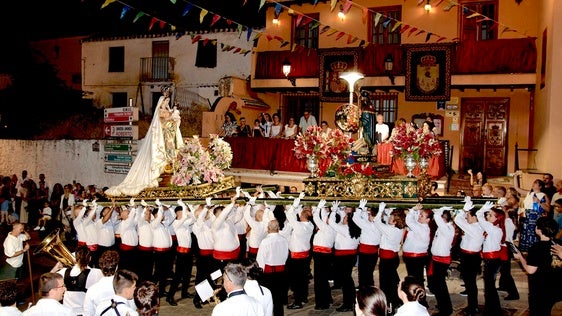 La emocionante procesión de San Roque y la Virgen del Rosario en Huétor Vega