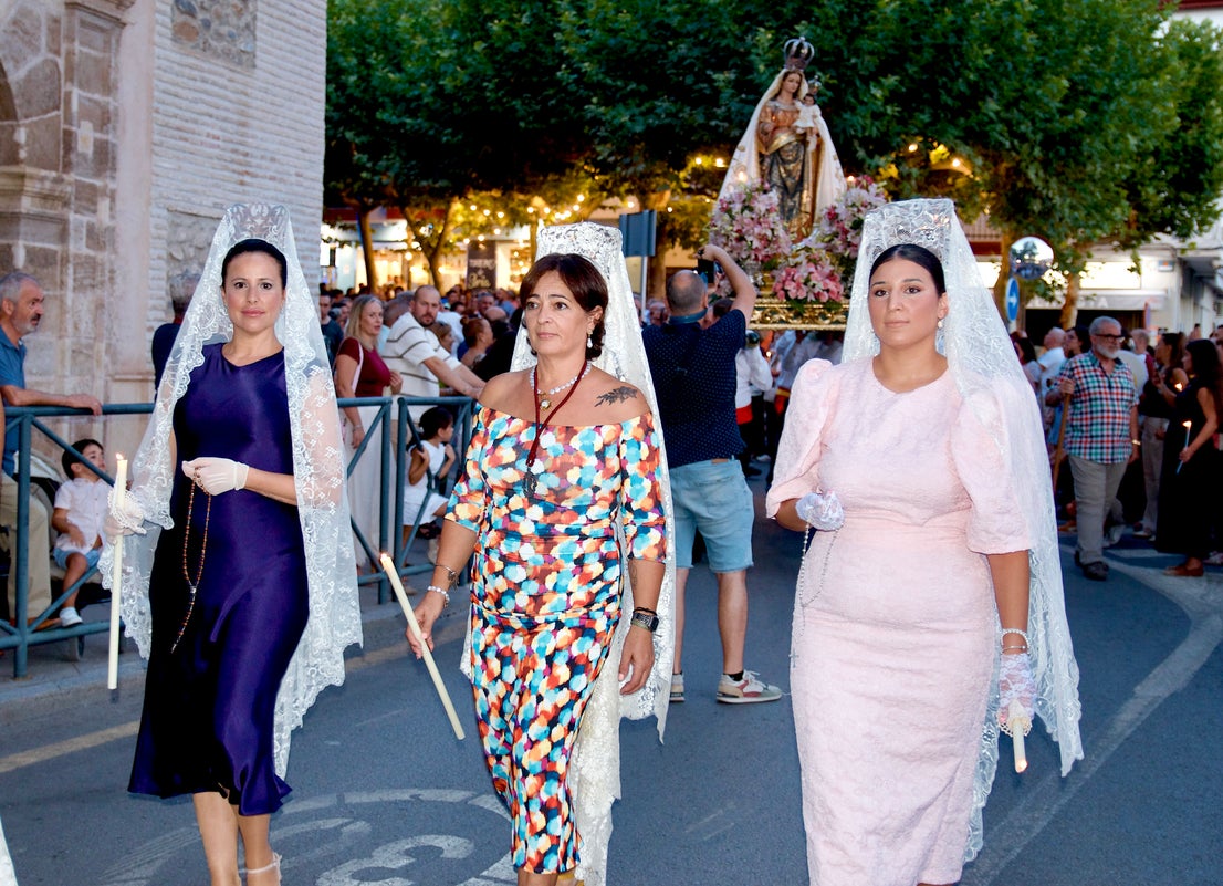 La emocionante procesión de San Roque y la Virgen del Rosario en Huétor Vega
