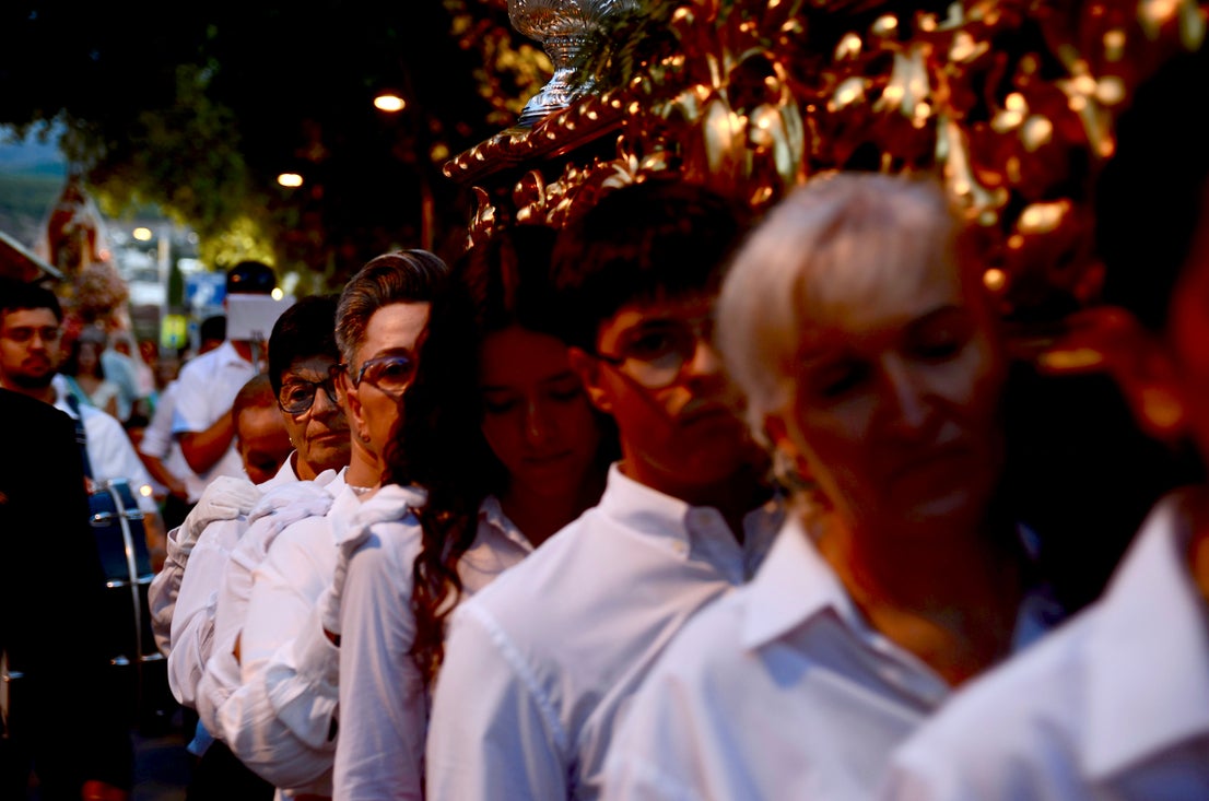 La emocionante procesión de San Roque y la Virgen del Rosario en Huétor Vega