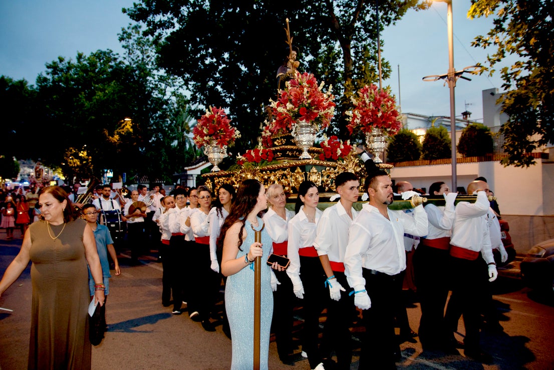 La emocionante procesión de San Roque y la Virgen del Rosario en Huétor Vega