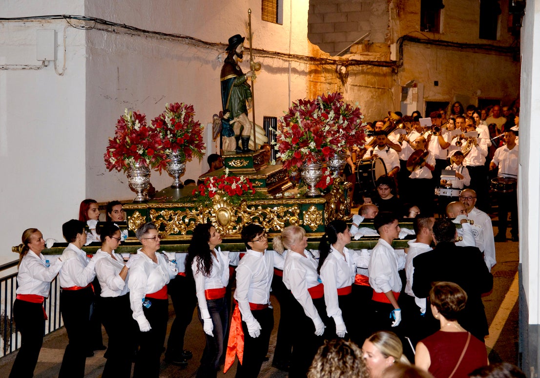 La emocionante procesión de San Roque y la Virgen del Rosario en Huétor Vega