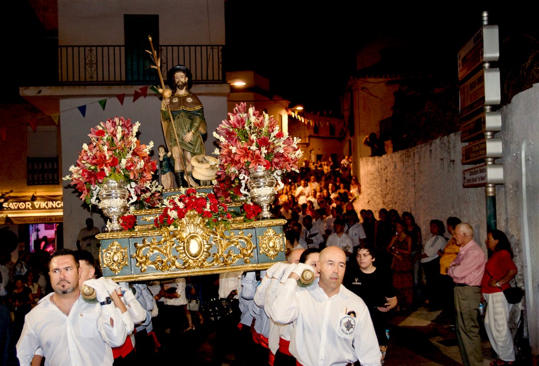 La emocionante procesión de San Roque y la Virgen del Rosario en Huétor Vega