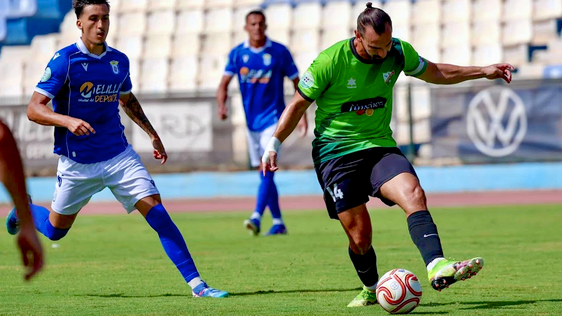 El CD Huétor Vega sufre en Melilla su primera derrota de la temporada