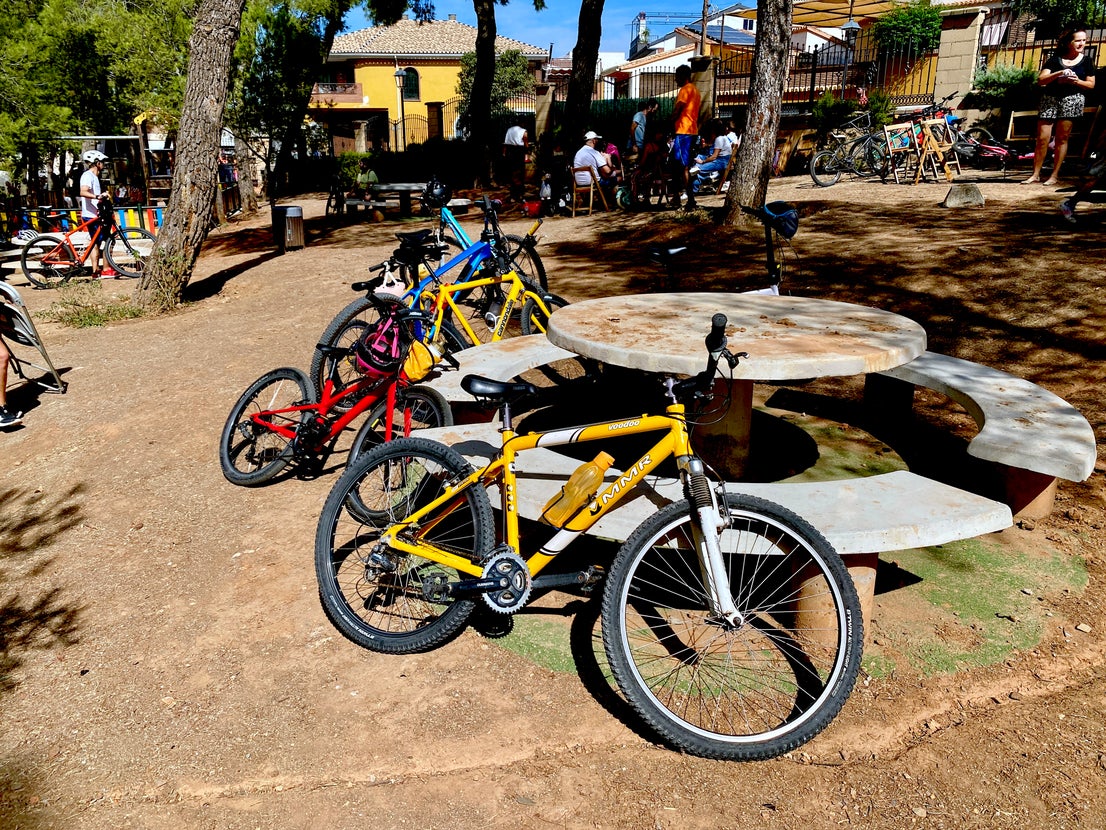 Barbacoa y regalos en el Día de la Bicicleta en Huétor Vega