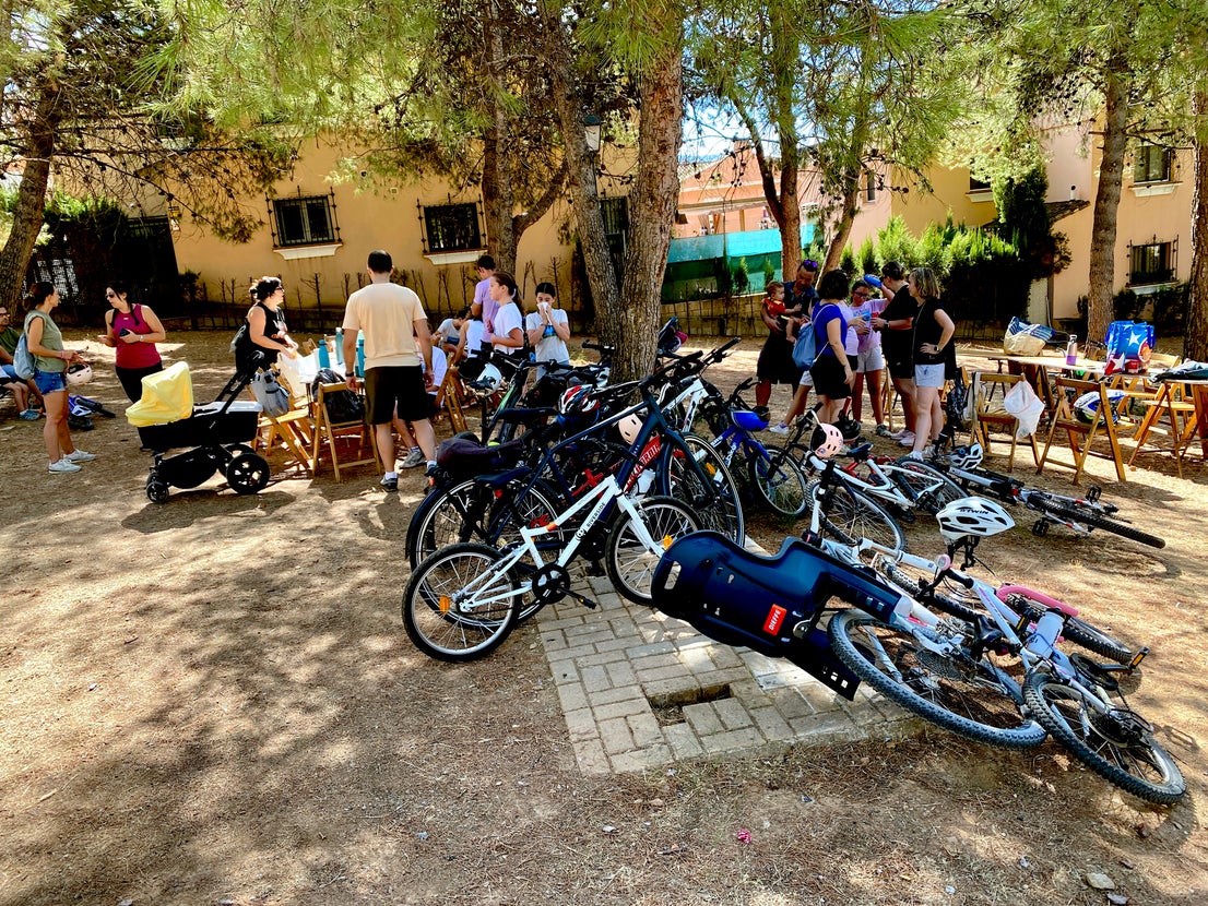 Barbacoa y regalos en el Día de la Bicicleta en Huétor Vega