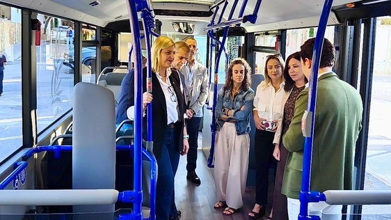 Dos nuevos autobuses híbridos se incorporan a la línea metropolitana 183 que conecta Huétor Vega, Cájar y Monachil