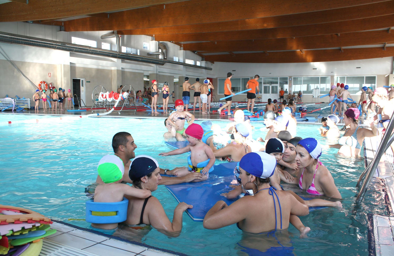 Jornada de puertas abiertas en la piscina cubierta