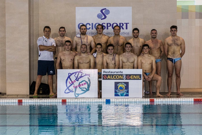El equipo de waterpolo suma una victoria más y se sitúa más cerca del ascenso