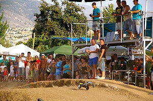 Huétor Vega acoge una quedada masiva de aficionados a los coches de radiocontrol