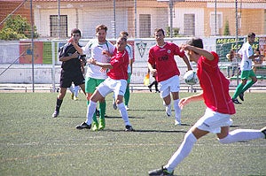 Otra goleada del Huétor Vega, máximo artillero de la liga