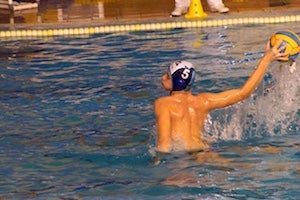 Waterpolo: Huétor Vega gana con intensidad y solvencia