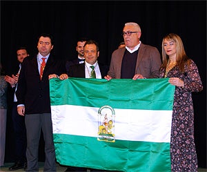 Huétor Vega homenajea a Hernández Meyer, Isidoro Molina y Los Rebites