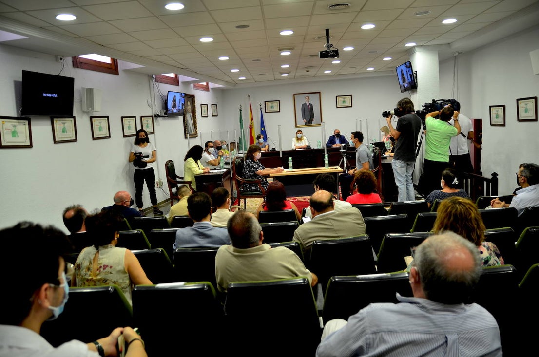 Fotos: Purificación López Quesada, nueva alcaldesa de La Zubia tras prosperar la moción de censura