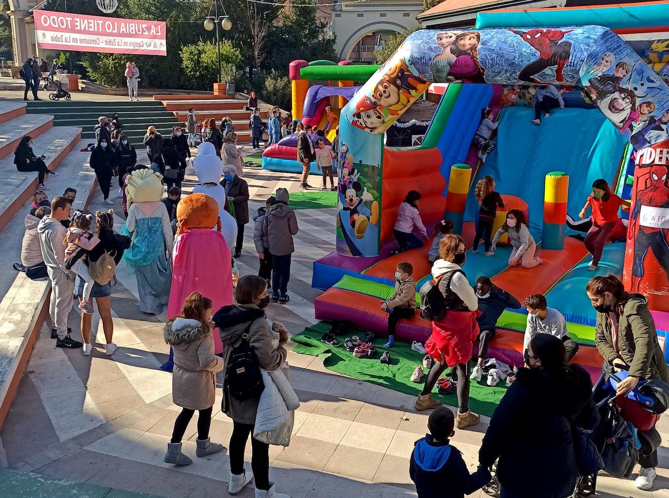 Fotos: Mercado navideño de artesanas en La Zubia
